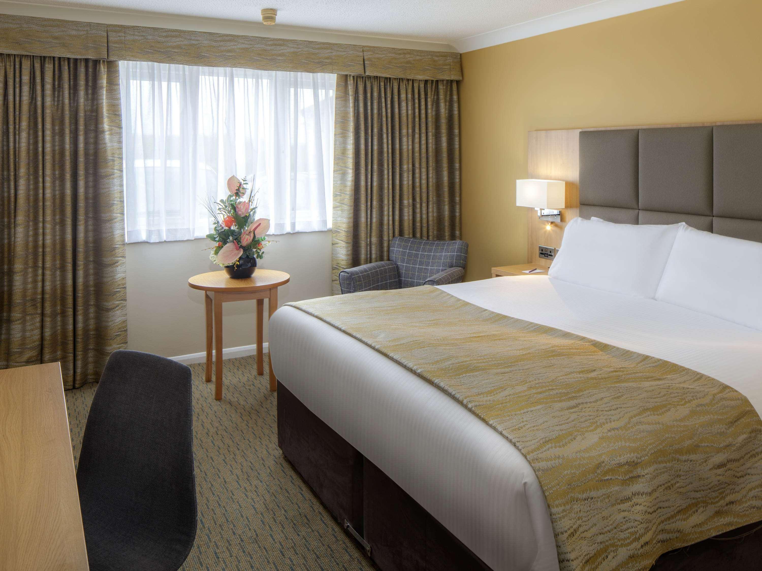 Mercure Hatfield Oak Hotel Exterior photo