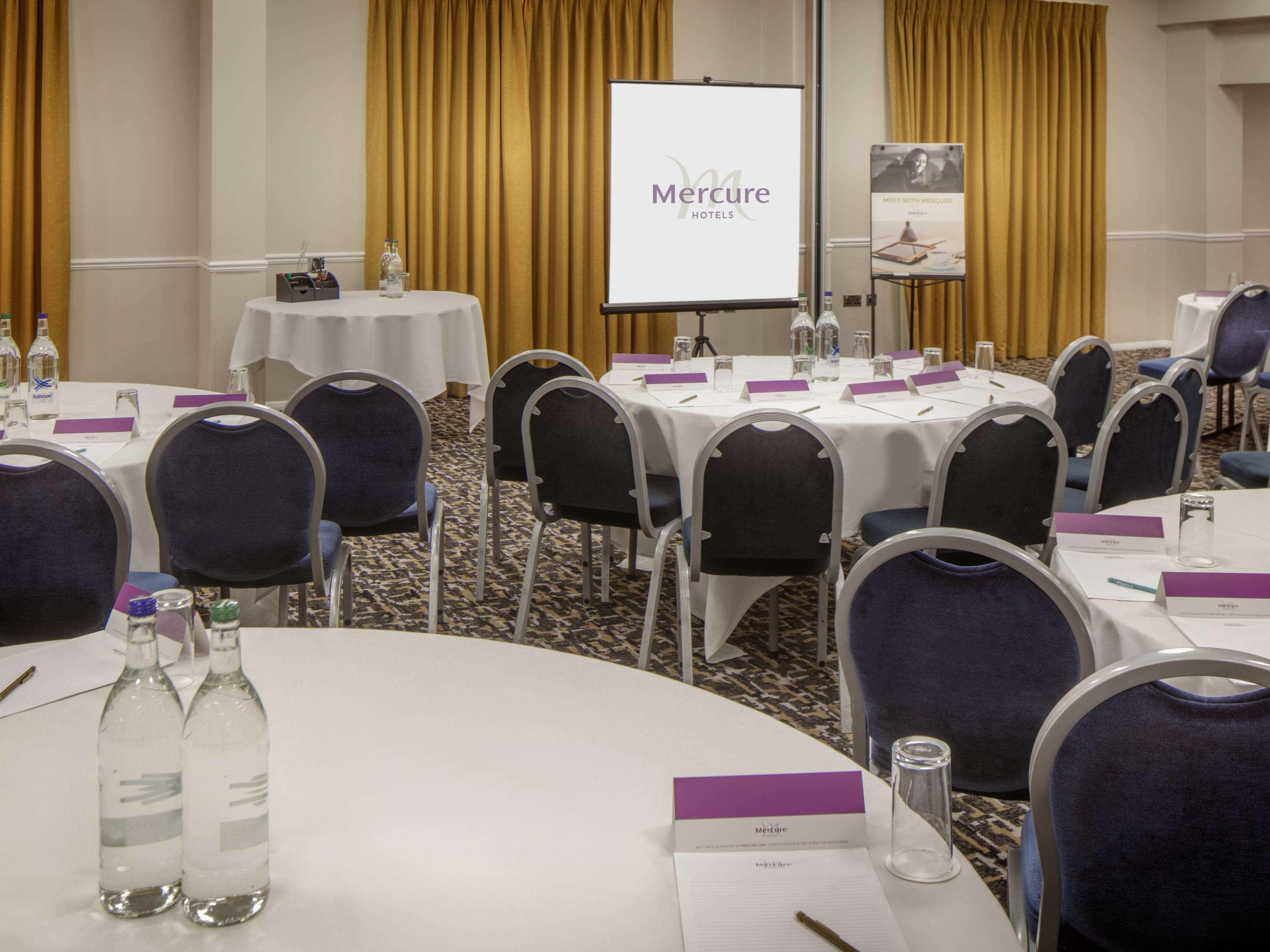 Mercure Hatfield Oak Hotel Exterior photo