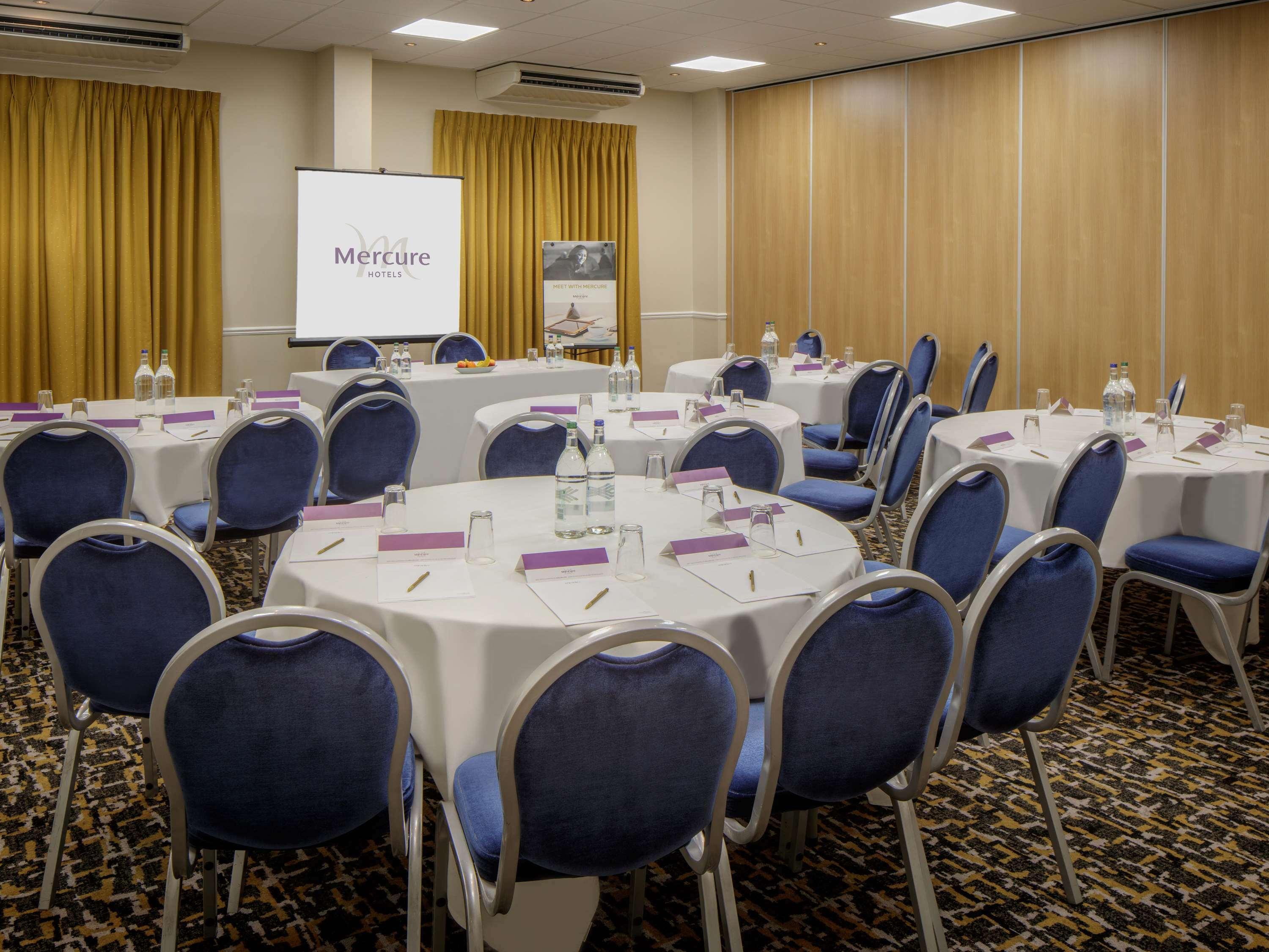 Mercure Hatfield Oak Hotel Exterior photo