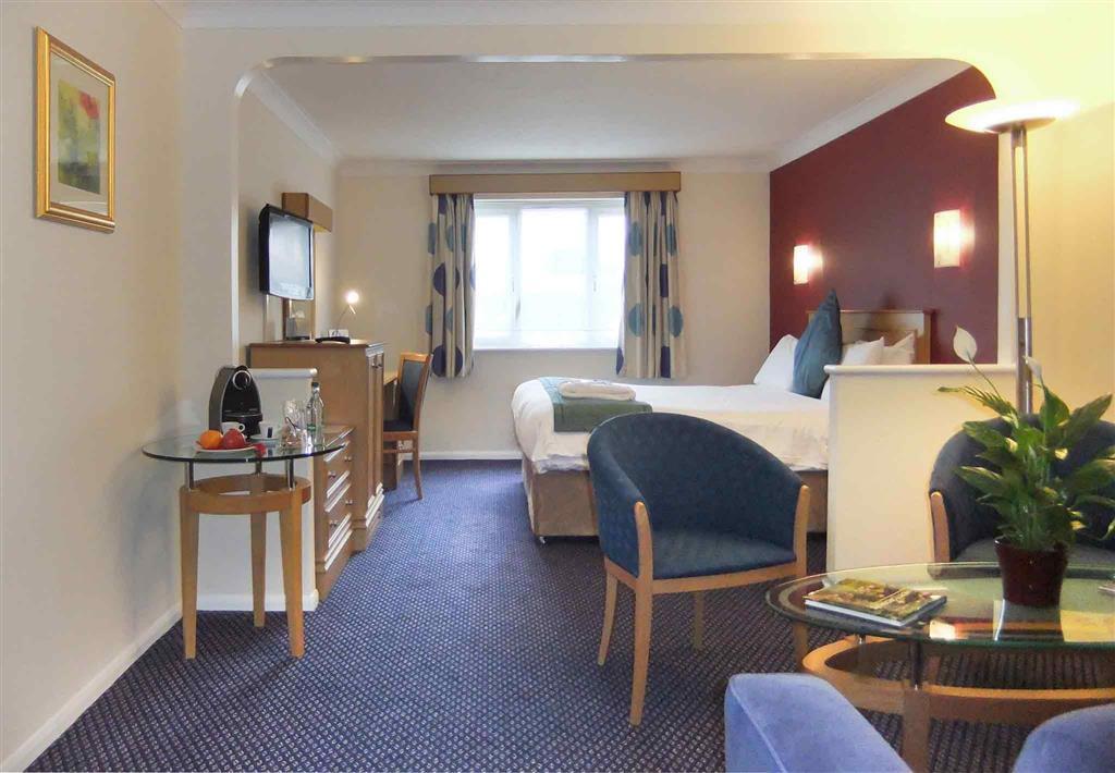 Mercure Hatfield Oak Hotel Exterior photo