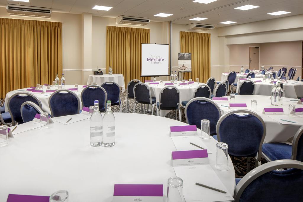Mercure Hatfield Oak Hotel Exterior photo