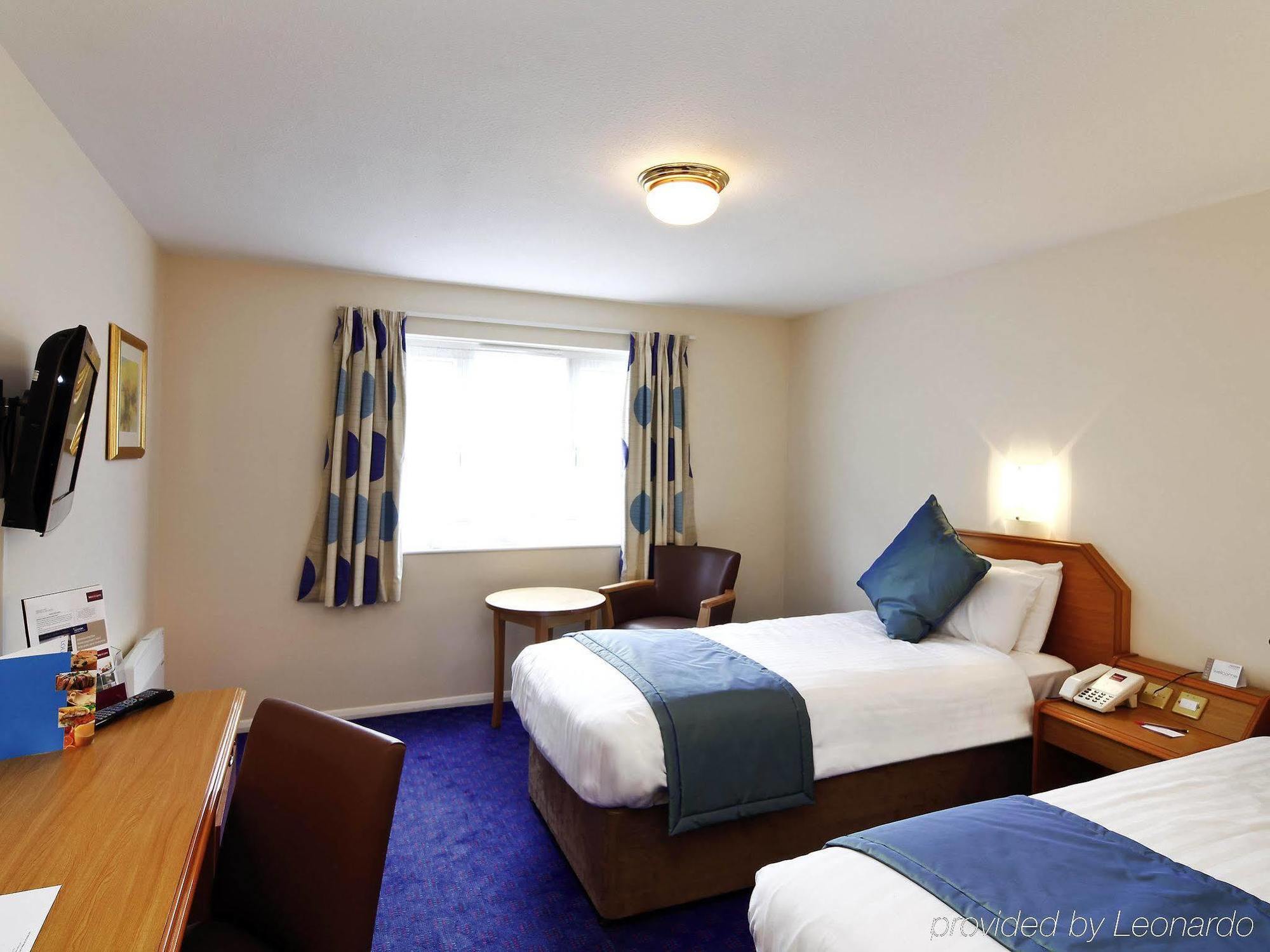 Mercure Hatfield Oak Hotel Exterior photo