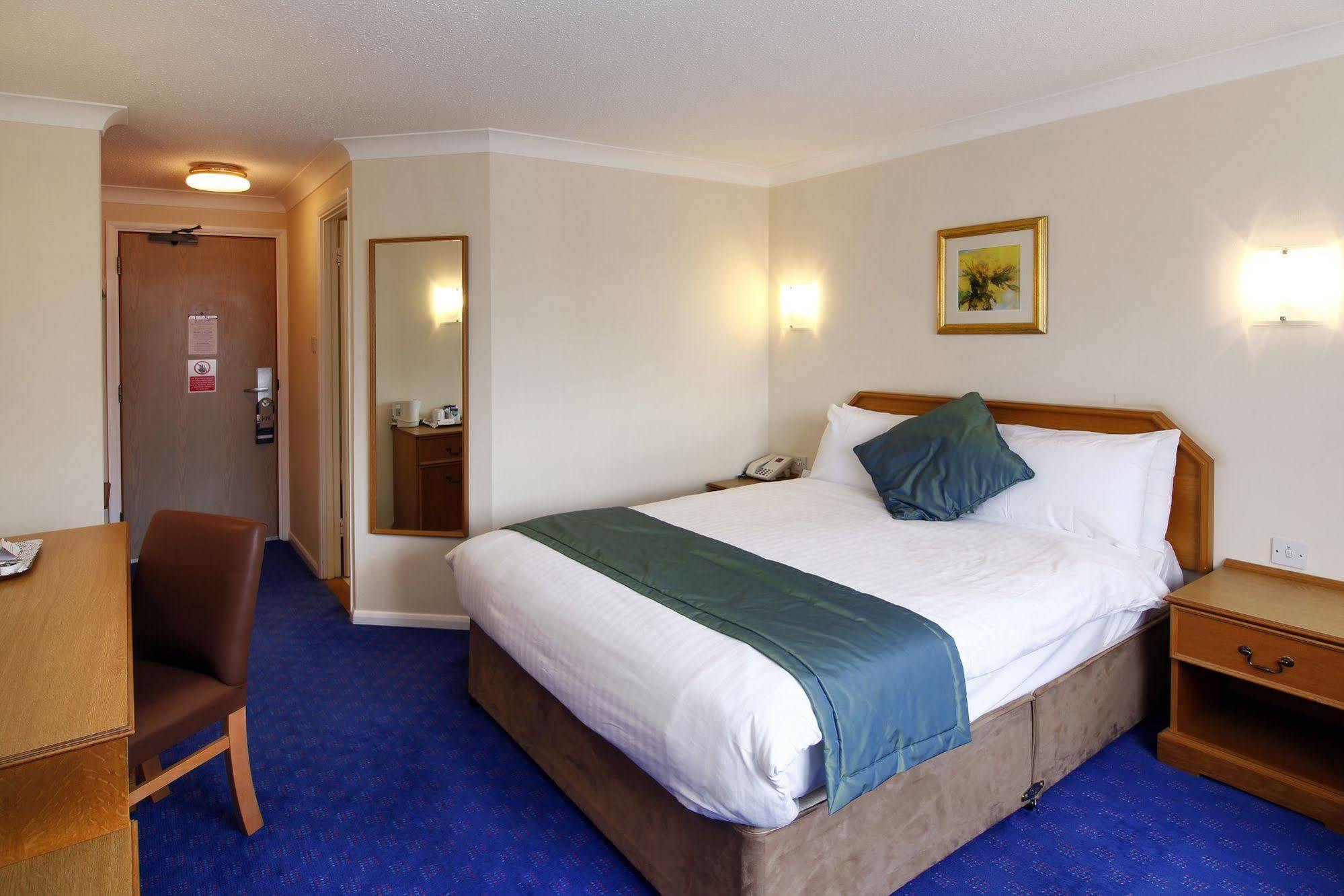 Mercure Hatfield Oak Hotel Exterior photo