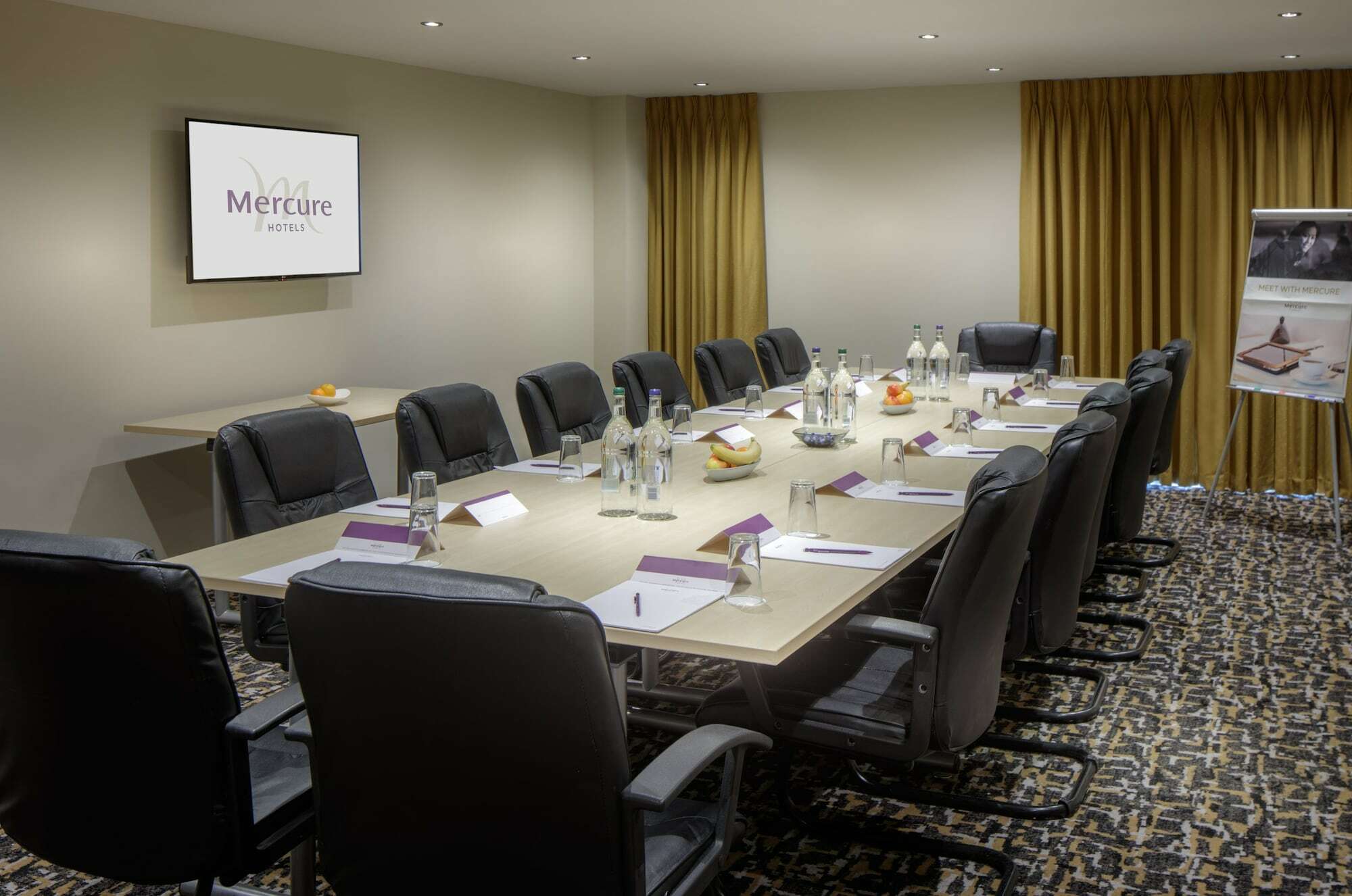 Mercure Hatfield Oak Hotel Exterior photo