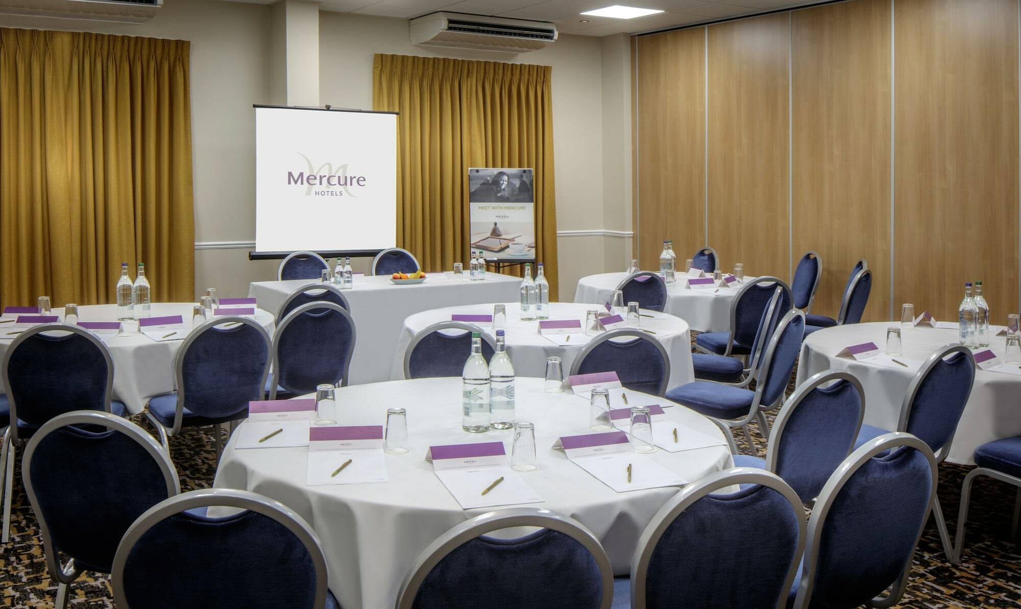 Mercure Hatfield Oak Hotel Exterior photo